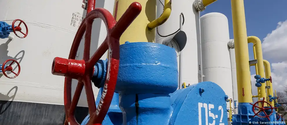 Украина не продлила контракт на транзит, и с 1 января поставки через её территорию остановлены. Сильнее всех пострадала Молдова; другие страны перенастроили маршруты, а Венгрия продолжит получать газ по «Турецкому потоку».