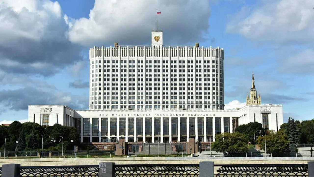 В Госдуме предложили компенсировать утильсбор семьям с тремя и более детьми, но в правительстве предупредили о дополнительных расходах и незакреплённых источниках финансирования.
