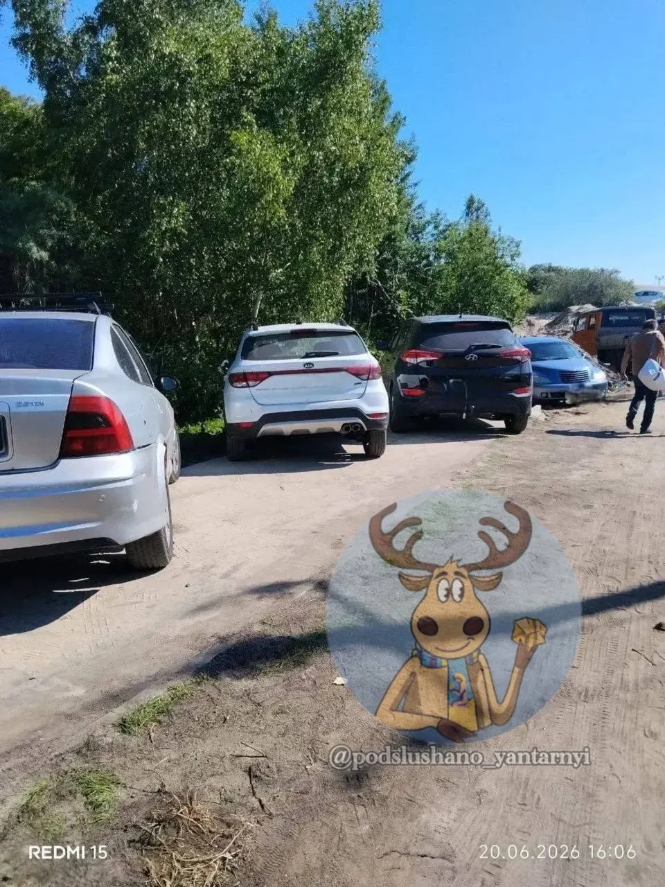 В пгт Янтарный велодорожка «от Косы до Косы» стоимостью свыше миллиарда рублей разрушается из‑за въезда и стоянки автомобилей в водоохранной зоне, где это запрещено.
