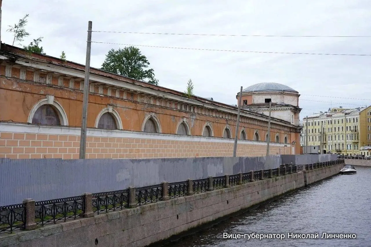 Реставрацию планируют завершить к 2031 году: здание укрепят, восстановят кирпичную кладку и организуют культурное пространство, а также проложат новые сквозные проходы.