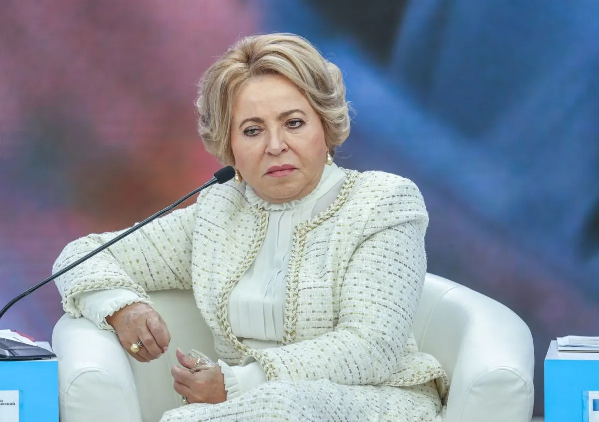 На ПМЭФ Валентина Матвиенко заявила, что успех человека следует оценивать не по доходам и машинам, а по количеству детей в семье; при этом у самой чиновницы — один сын, ранее работавший в банковском секторе.