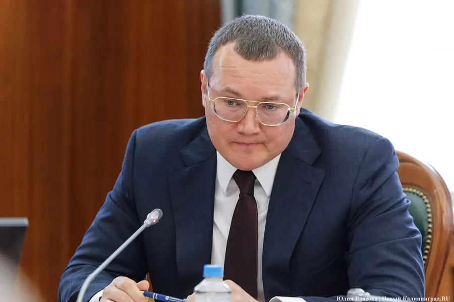 Губернатор утвердил новый состав совета: из 31 члена 23 — чиновники и 8 — архитекторы. Руководство переходит к первому заместителю губернатора Валерию Шерину; предыдущий председатель стал зампредседателя.