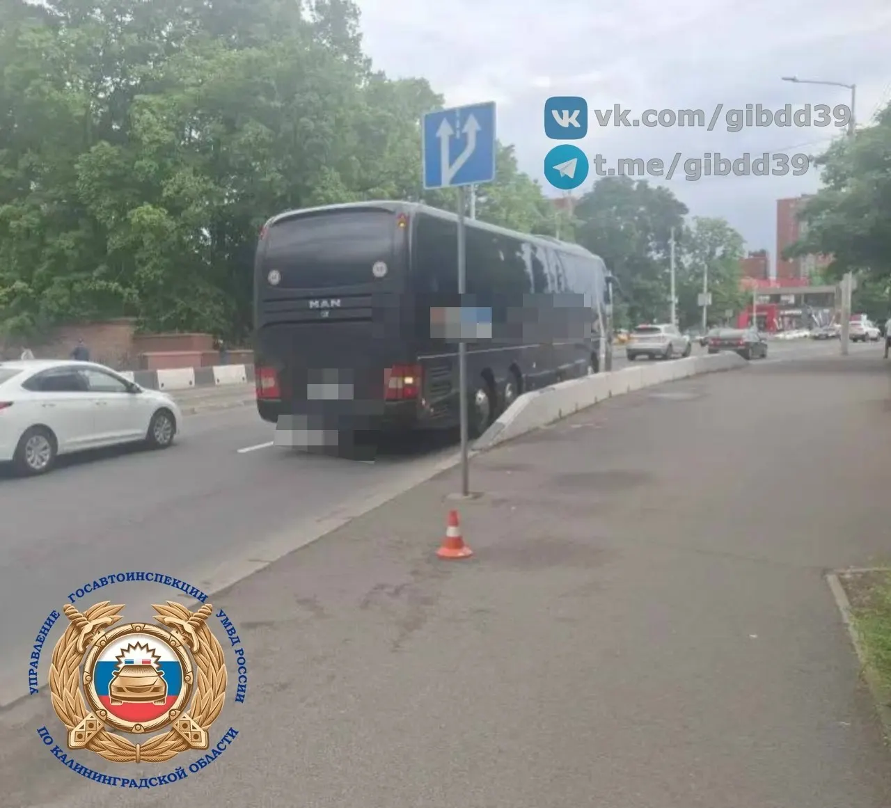 На улице Невского электросамокат на тротуаре сбил пешехода — обе женщины получили травмы, инспекторы выясняют обстоятельства аварии.