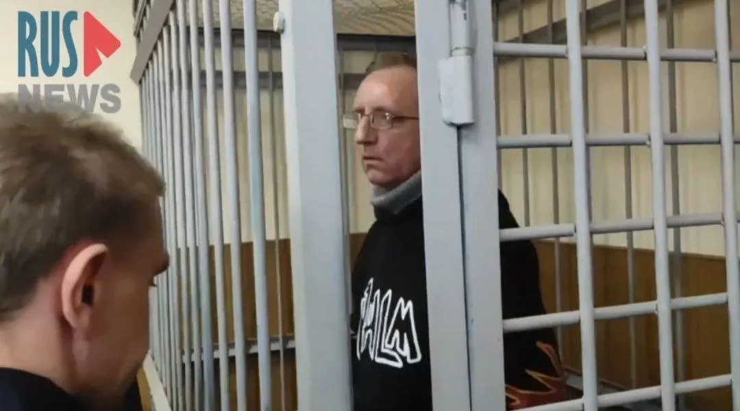 Группа поддержки сообщает, что Богмут потерял сознание на утреннем построении; анализ крови из пальца показал ещё более высокий уровень сахара, венозные анализы пока не взяты — эндокринолог в отпуске.