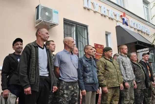 В парламенте обсуждают вариант обращения депутатов с требованием объявить новую волну мобилизации после сентябрьских выборов. Одновременно фиксируют сигналы о подготовке призыва и принимают законы, упрощающие привлечение в армию.