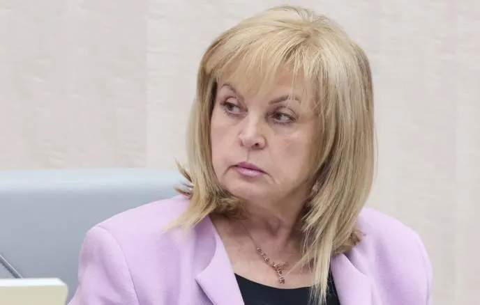 Элла Памфилова заявила, что в период сентябрьских выборов в ряде регионов возможны ограничения интернета и связи «в целях безопасности». По её словам, ЦИК готов к таким условиям и планирует дополнительные точки Wi‑Fi на участках. Выборы пройдут 18–20 сентября 2026 года.