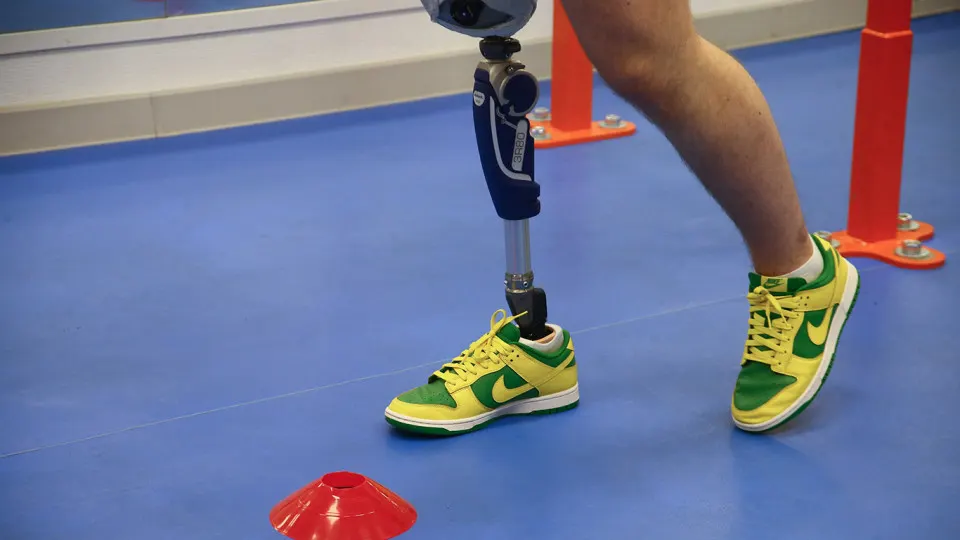 По данным фонда «Защитники Отечества», среди участников СВО с присвоенной инвалидностью около 30% тяжёлых случаев связаны с ампутациями конечностей; многие серьёзные травмы связывают с ударами беспилотников.