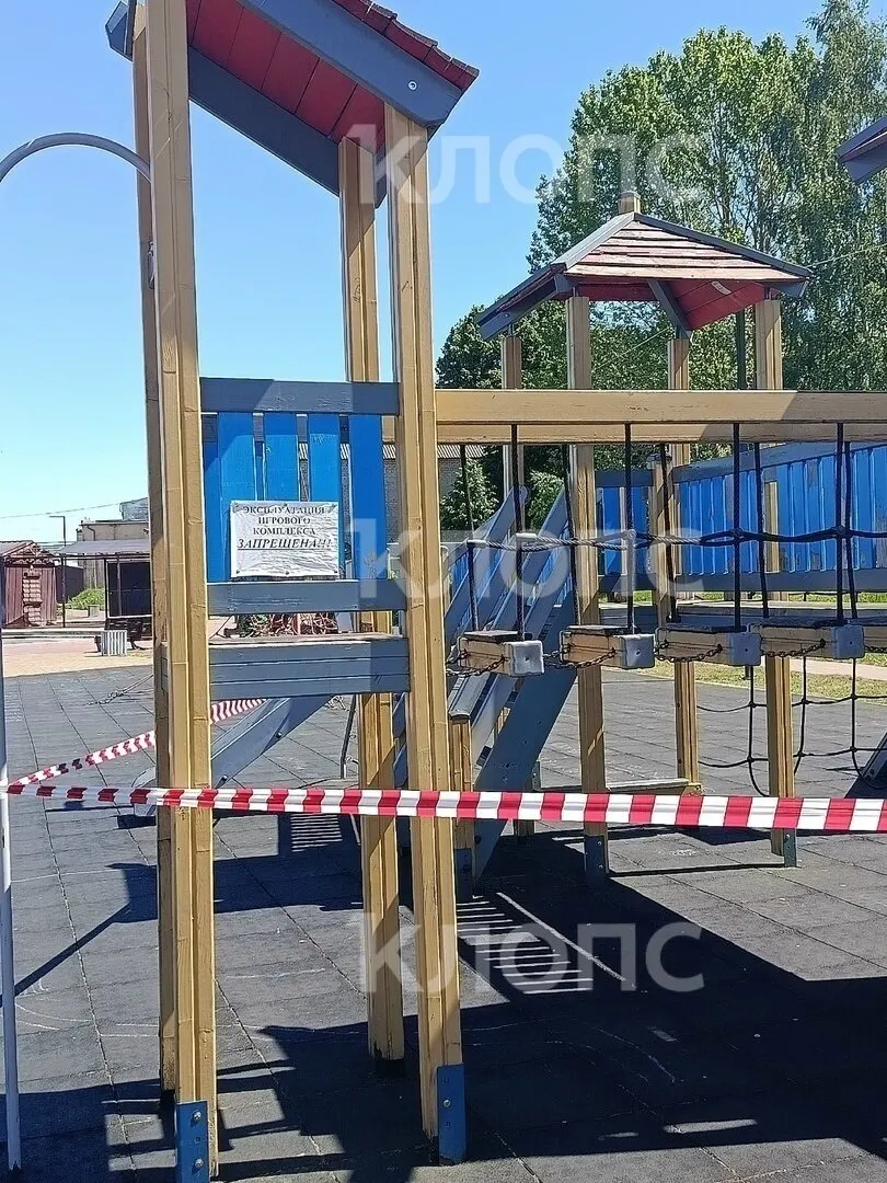 В феврале демонтировали последний игровой комплекс для шестилетних в Детском парке. Родители ищут альтернативы — ездят в соседний Неман или снимают ограждения; в администрацию направлен запрос о сроках восстановления площадок.