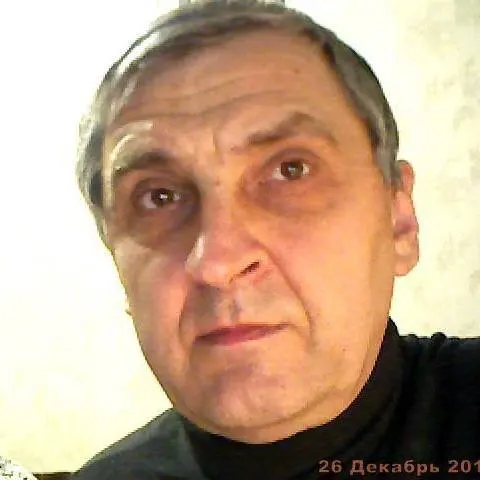 Смоленский суд подтвердил арест 66‑летнего Александра Кисловского, которого обвиняют в распространении недостоверной информации о российской армии; против него также возбудили дело о попытке незаконного пересечения границы.