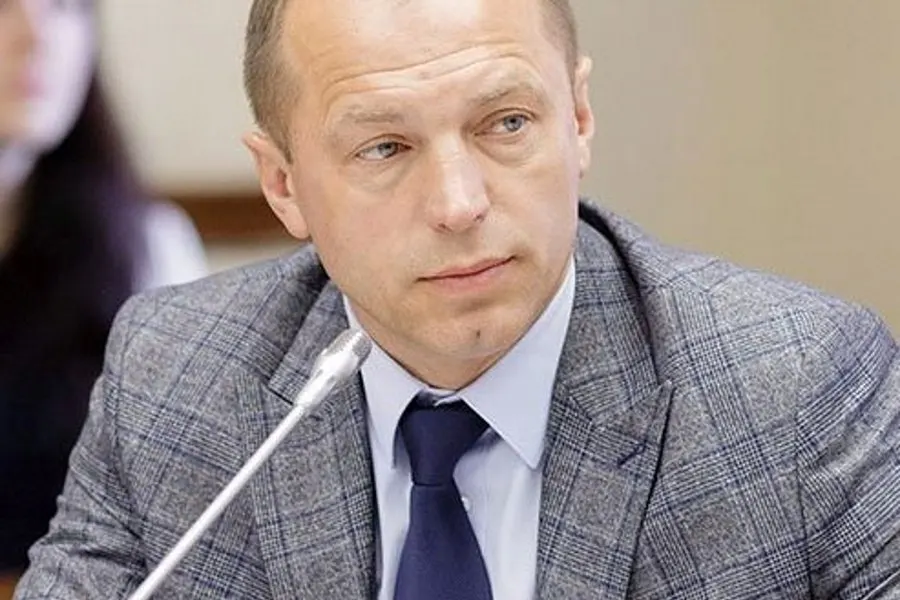 Николай Терехов, глава администрации Узловского района Тульской области, по данным источников, получил предложение занять должность в правительстве Калининградской области и, как ожидается, перейдёт на новую работу в июле.