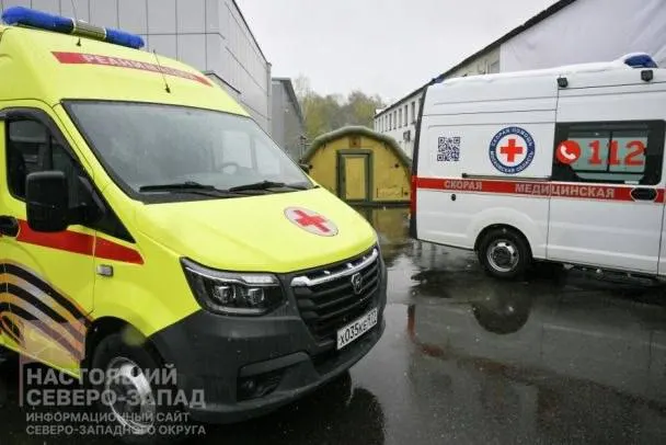 После взрыва в морском порту Усть-Луга в больницы доставили пять человек. Трое мужчин — в крайне тяжёлом состоянии, двое получили переломы.