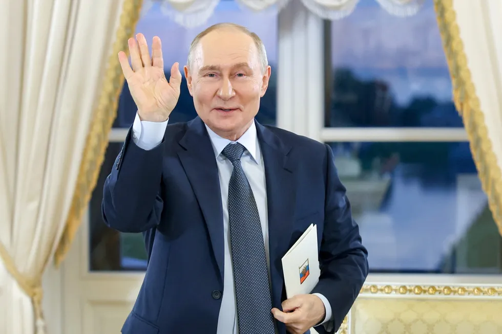 Число публичных мероприятий президента выросло в апреле—мае по сравнению с началом года. Разбираем изменения в графике, причины — от имиджевых задач до мер безопасности — и что это может значить для поездок по регионам.