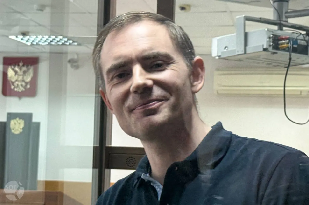Защита представила лингвистическое и психологическое заключения: по их оценке публикации Круглова содержат ссылки на источники и эмоциональные высказывания, признаков намеренной лжи и разжигания в них не выявлено.