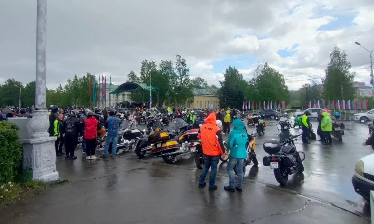 В День России на площади Кирова пройдет мотошоу и митинг‑концерт. С 11:00 12 июня до 00:00 13 июня изменится схема движения, мотопробег по районам пройдёт с 17:30 до 20:00 — возможны задержки транспорта.
