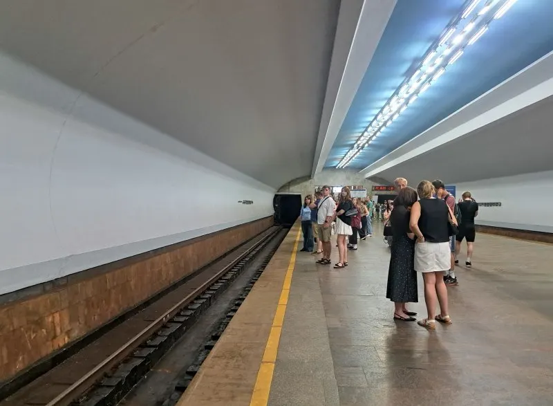 Во время капитального ремонта станция метро будет переосмыслена как мемориальное пространство, посвящённое обороне Ленинграда и Победе. Работы идут с 2025 по 2027 год.