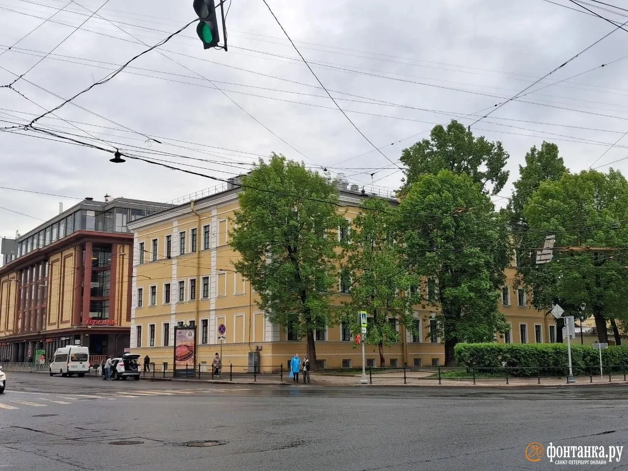 После пожара дом восстановили и открыли бутик‑отель, но часть прописанных жильцов отказалась от предложенных выплат и надеется вернуться в квартиры.