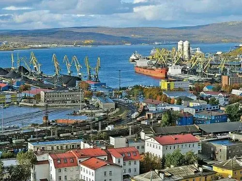 Объём перевалки в Мурманском морском торговом порту снизился до 3,62 млн т за пять месяцев 2026 года; падение потока угля порту связывают с уменьшением экологической нагрузки, однако жители пока не отмечают видимого улучшения.