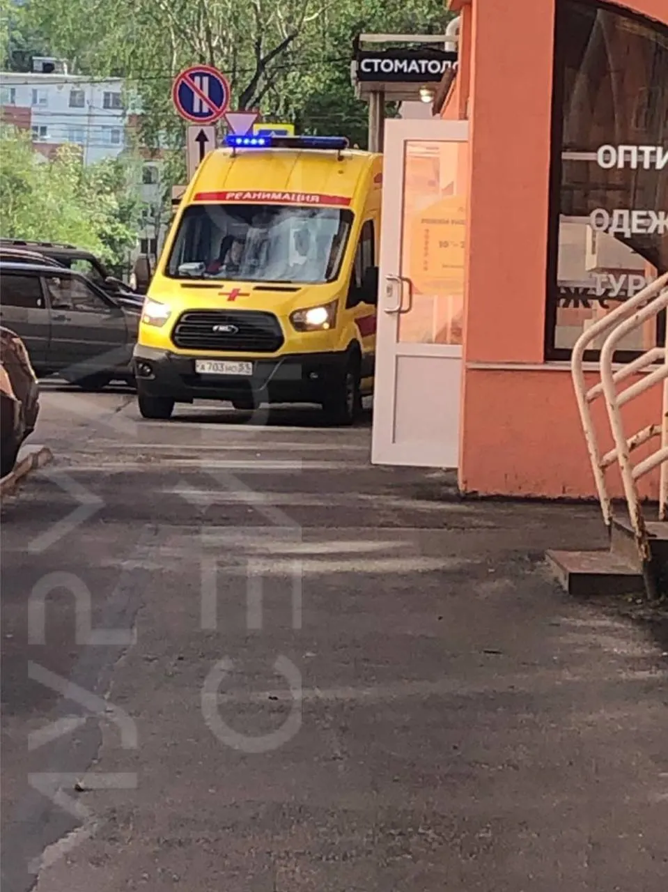 Женщина умерла прямо в арке на улице Егорова — реанимационные мероприятия не помогли.