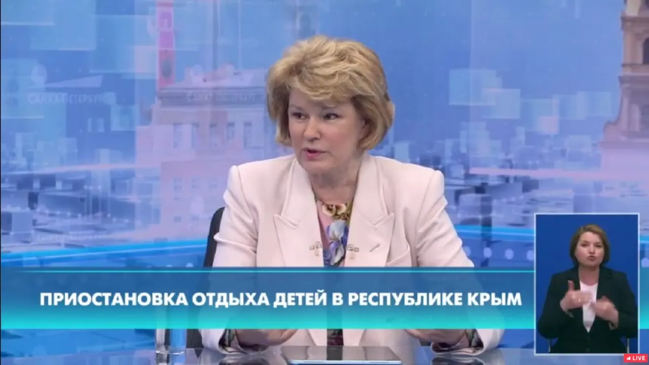 Школьники из Санкт‑Петербурга провели в крымских лагерях четыре дня; 257 детей были эвакуированы, многие — с инвалидностью. Часть отправили в здравницы Краснодарского края, значительная группа уезжает поездом из Анапы, дорогу оплатили власти Петербурга.