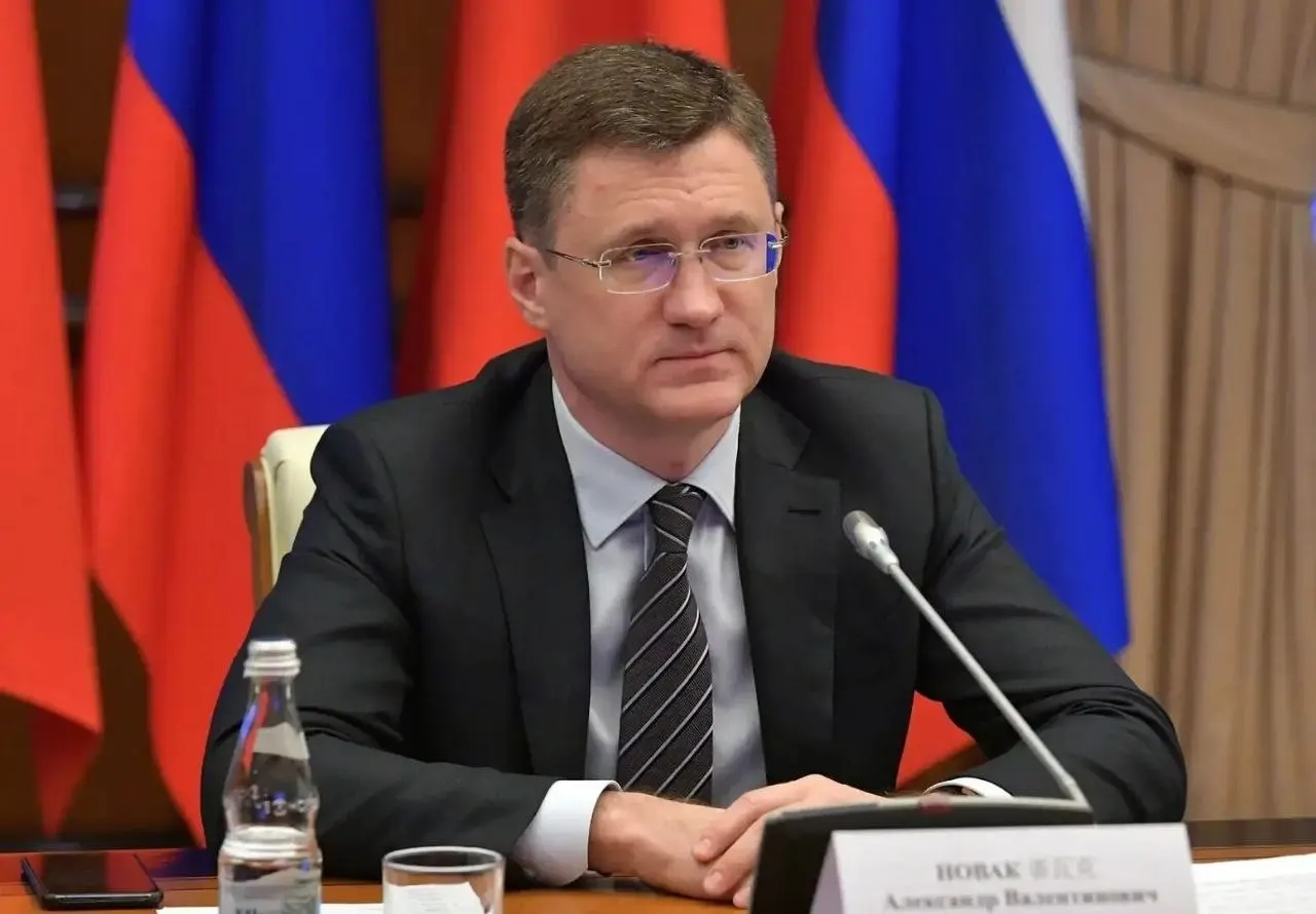 Вице‑премьер заявил, что запасы топлива в стране достаточны; власти меняют логистику с учётом потребностей регионов, а рост спроса он назвал частично искусственным.