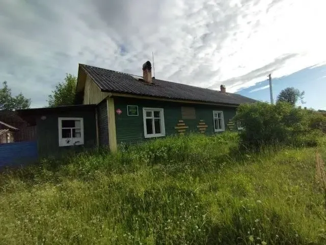 В одной из вологодских деревень здание детского сада ушло с торгов за 11 тыс. рублей на фоне массового вымирания населённых пунктов и оттока молодёжи.