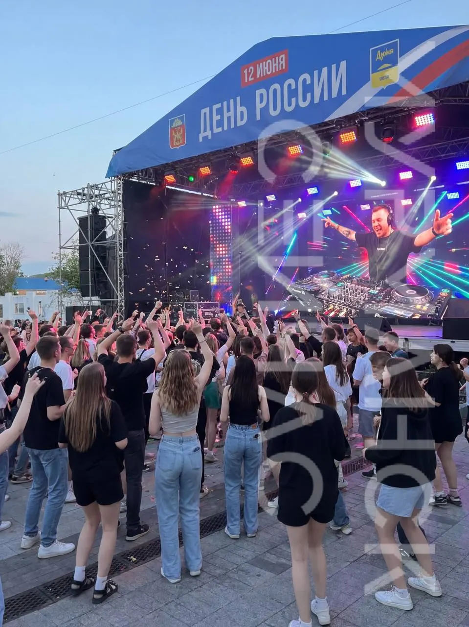 Танцевальная программа с диджеем состоится 13 июня в 19:00 на улице Ленинградская в Мурманске — вход свободный.
