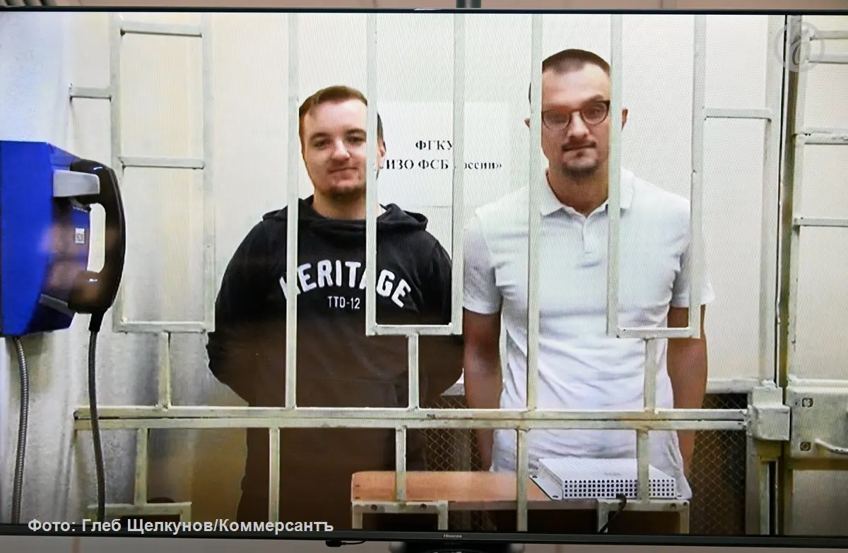 Адвокаты оспорили доказательства и хронологию событий: упаковка сока и сроки изготовления взрывчатки не стыкуются с версией следствия. Апелляционный суд в Москве отклонил жалобы защитников, продлив меру пресечения для обвиняемых.