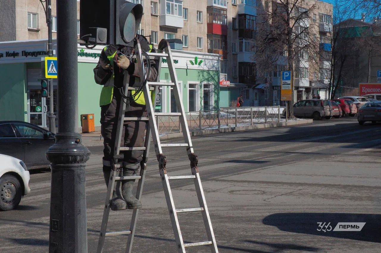 Краткий дайджест: приговор боксёру за избиение, отказ депутатов повысить компенсацию на ЖКХ, крупная атака беспилотников по Москве, выплаты за привлечение добровольцев, подделка фото об уборке в Перми и прогноз погоды.