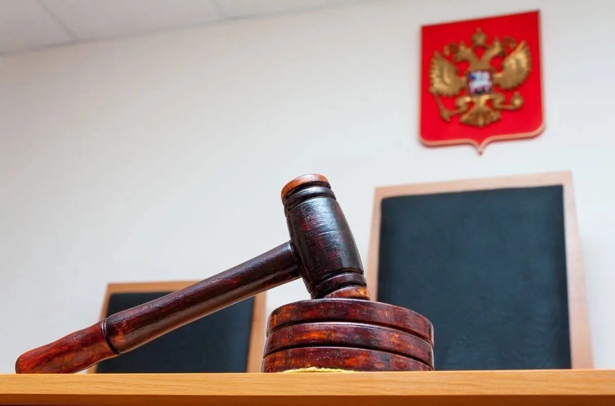 Бывшая заведующая детского сада признана виновной в мошенничестве: по версии следствия, она оформляла фиктивные документы и получила свыше 328 тысяч рублей. Суд назначил штраф и лишил права занимать руководящие должности в образовании на два года.