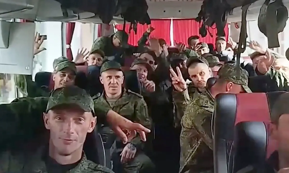 В результате обмена пленными были возвращены 160 российских военнослужащих, среди них — трое из Карелии. Сейчас им оказывают помощь в Белоруссии перед доставкой в Россию для лечения и реабилитации.