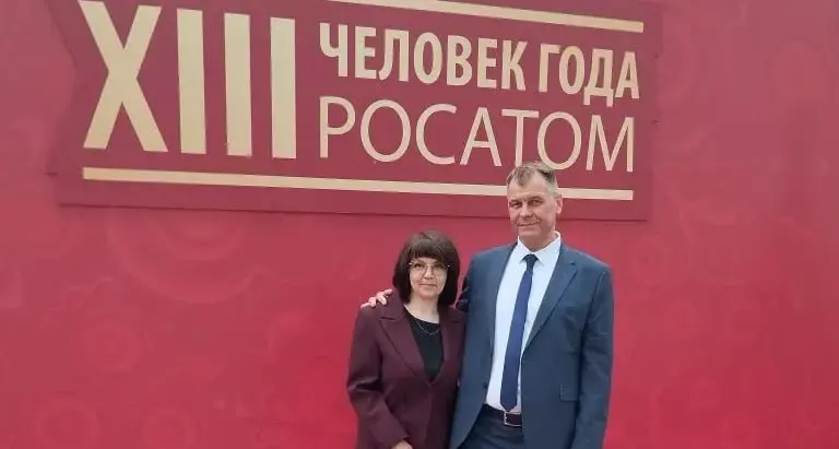 Александр Плужников, докер‑механизатор Калининградского морского торгового порта, занял одно из трёх призовых мест в дивизионной номинации «Докер‑механизатор» в рамках отраслевой премии «Человек года Росатома — 2025».