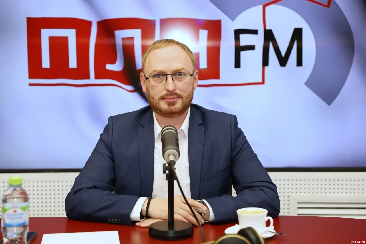 Сообщают о планах ЛДПР выдвинуть Антона Минакова кандидатом в Госдуму по Псковской области. Он не включён в федеральный список партии.