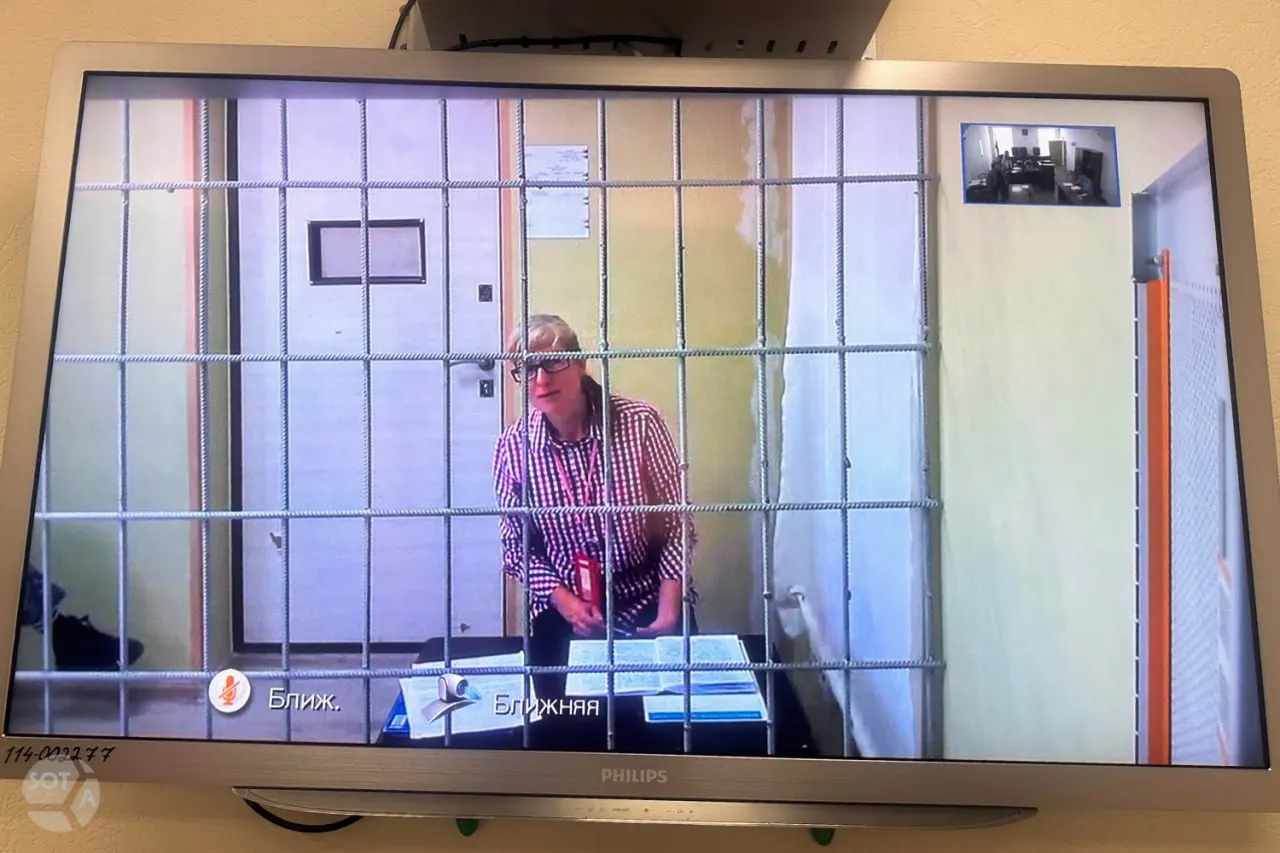 Ленинградский областной суд отклонил ходатайство о условно‑досрочном освобождении Елены Абрамовой, отбывающей наказание в колонии‑поселении по делу о «дискредитации армии». Суд сочёл, что цели наказания ещё не достигнуты.