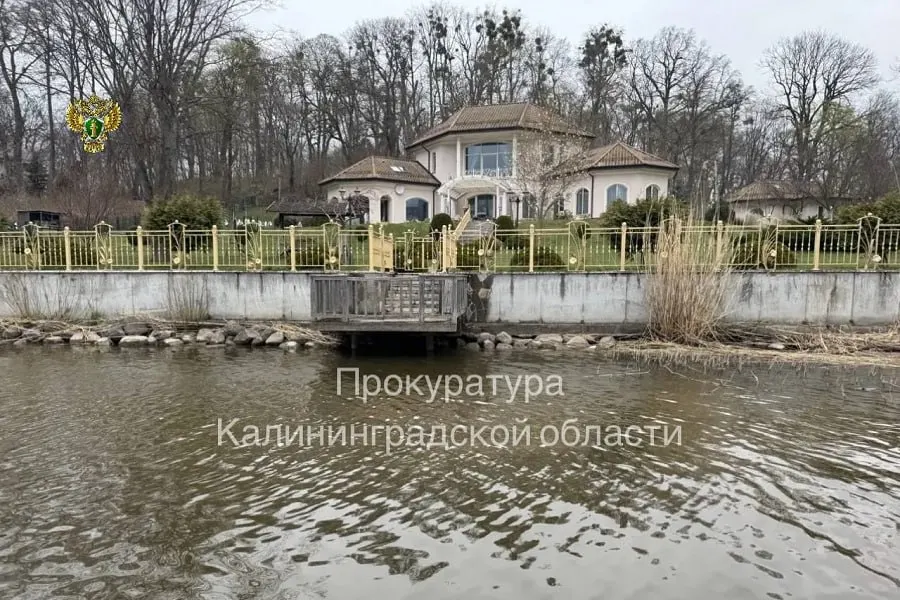Надзор обнаружил, что часть береговой полосы Преголи оформлена на физлицо с нарушением закона; прокурор Гурьевского района обратился в суд с иском о признании отсутствия права собственности.