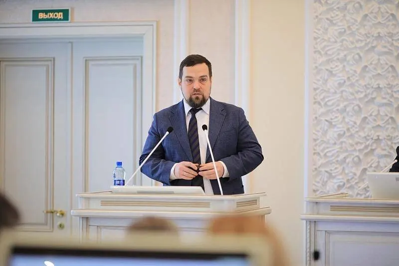 Министр связи Архангельской области Павел Окладников покинул должность по собственному желанию. Временно исполняющим обязанности назначен Андрей Проскуряков.