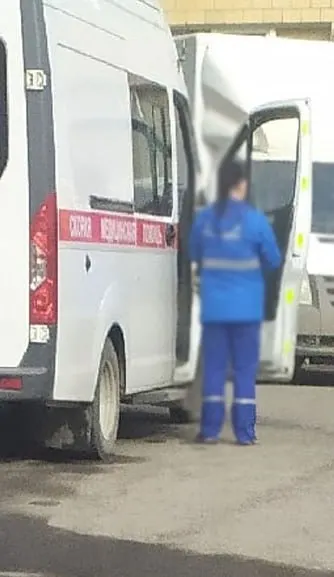 В поселке Сергиево Медвежьегорского района связь и интернет отсутствуют с 10 июня. Жители жалуются, что из‑за неполадок даже не смогли вовременно оповестить родственников о смерти человека; оператор обещает ремонт, но точных сроков не называет.