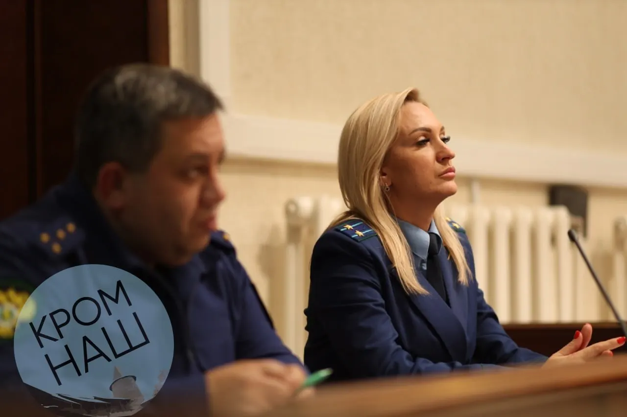 Депутат Лев Шлосберг попросил отложить судебное заседание, заявив, что адвокат не смог встретиться с ним в СИЗО и у него нет документов для отвода прокурора.