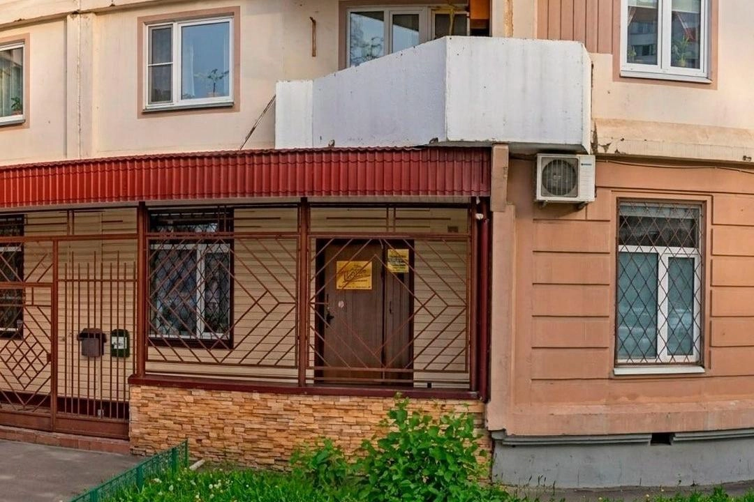 В столичном учебном медицинском центре при обыске нашли пять человеческих голов. Проверка проводится в рамках уголовного дела из Петербурга; в деле есть задержания и подозрения о продаже биоматериалов коммерческим организациям.
