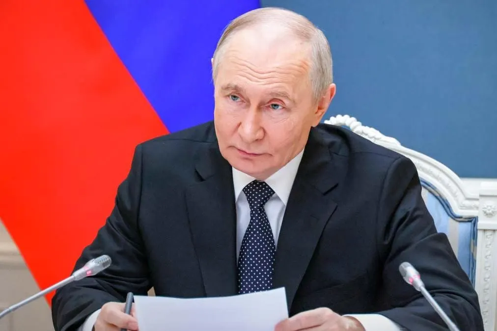 Указ от 1 июня 2026 года распространяет действие правила о временном неисполнении обязательств на банковские депозиты иностранных лиц из стран, признанных «недружественными». Средства на счетах типа «С» остаются фактически ограниченными в использовании.