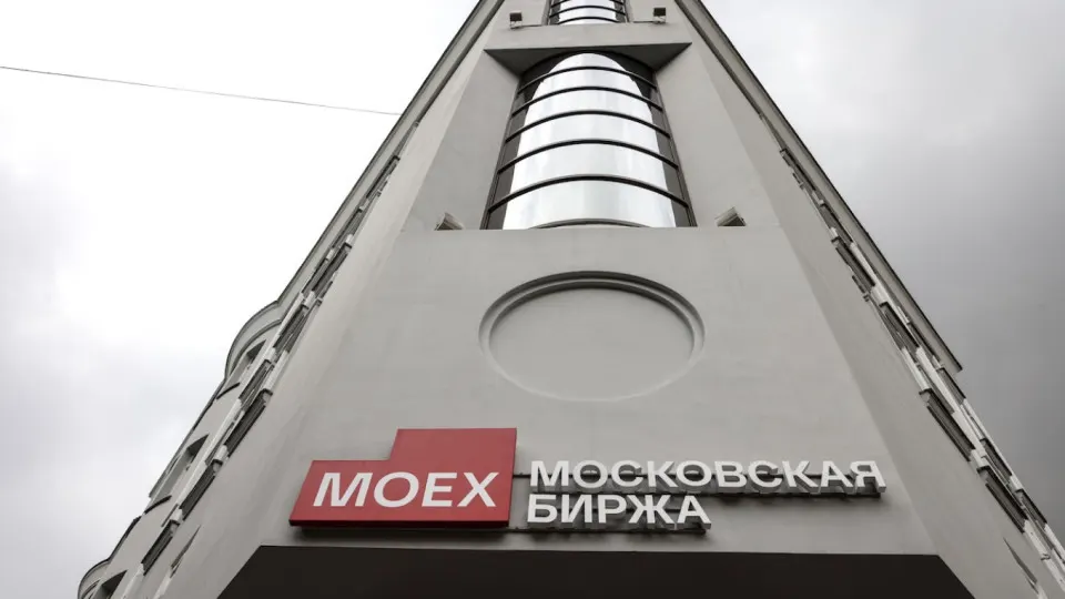 Индекс Мосбиржи обновил минимум с октября: инвесторы разочарованы, геополитика и риск дефолтов давят на рынок и отдельные эмитенты.