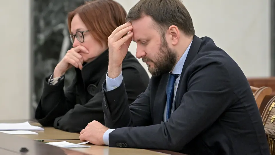 Власти рассматривают варианты смены руководства Банка России и перераспределения его функций на фоне возможного ухода действующего главы по завершении срока в 2027 году. Среди названных претендентов — Максим Орешкин и Пётр Фрадков.