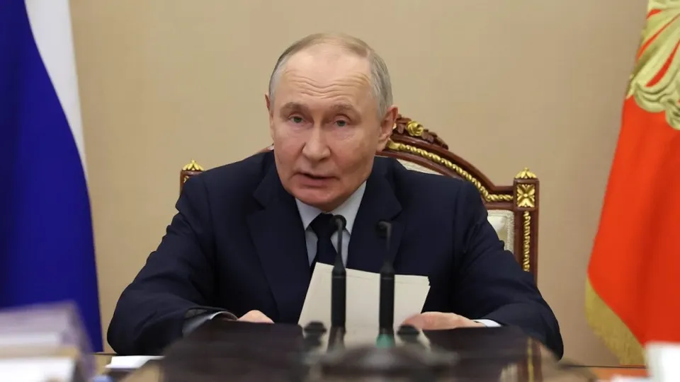 Инвестиции в России сократились резко — падение в первом квартале составило 14,3%. Кремль называет ситуацию контролируемой, власти называют причины и перечисляют ограниченные бюджетные возможности для стимулирования.