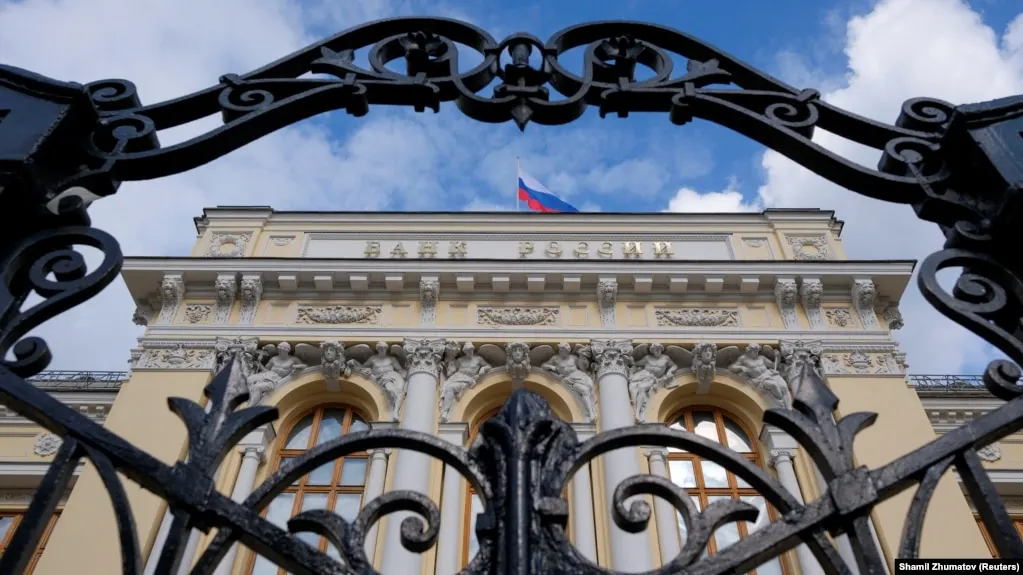 Центробанк снизил оценку роста ВВП до 0–1% и повысил прогноз инфляции до 6–7%; также пересмотрены ожидания по бюджету, нефти и внешней торговле.