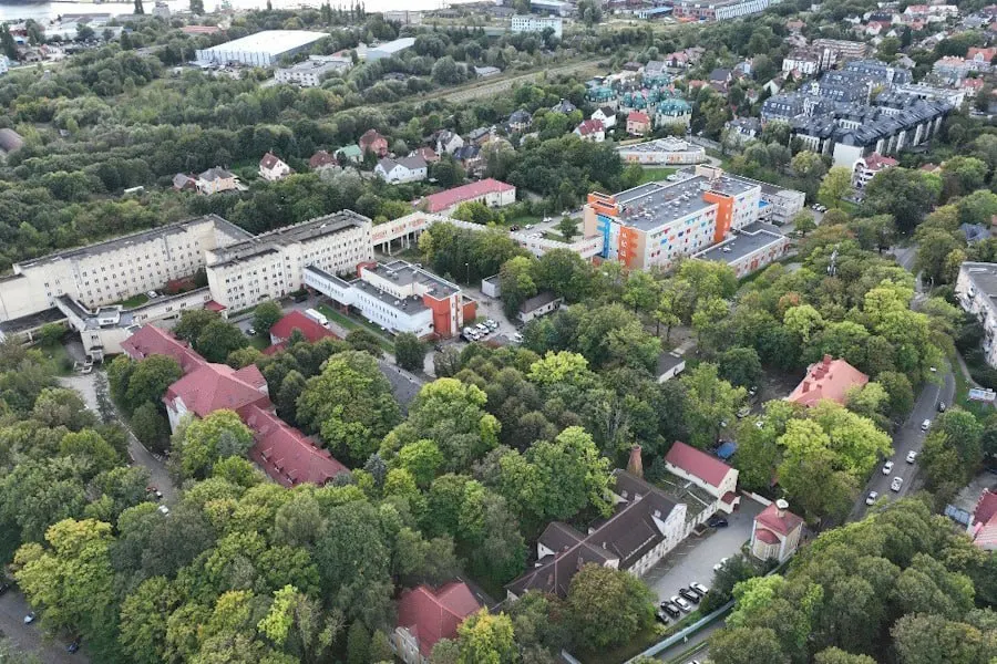 Городская администрация заявила, что в текущем году намерена завершить строительство парковки на Дмитрия Донского рядом с Детской областной больницей после расторжения контракта с подрядчиком.