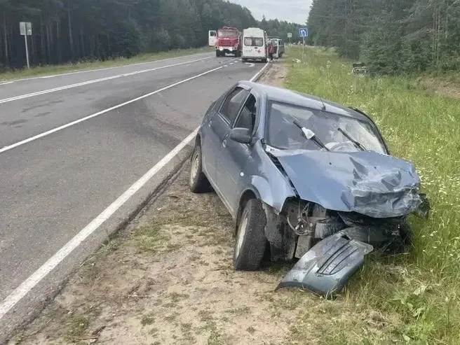Авария на 488 км трассы Чекшино — Тотьма — Котлас — Куратово: по предварительным данным, водитель «Рено Логан» с признаками опьянения выехал на встречную полосу и столкнулся с «Дэу Матиз». Водитель «Матиза» погиб, пассажиру оказали медицинскую помощь.