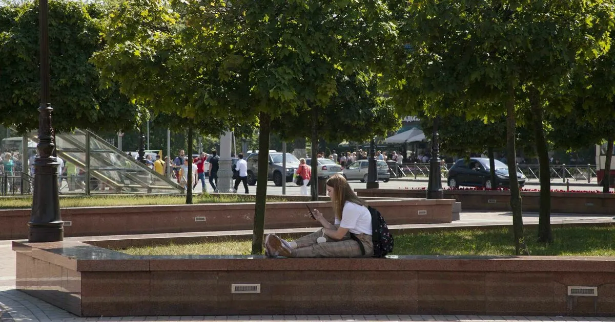В регионе ожидается потепление до +25–28 °C, местами кратковременные дожди и грозы; к выходным вода в Балтийском море прогреется до +19–20 °C.