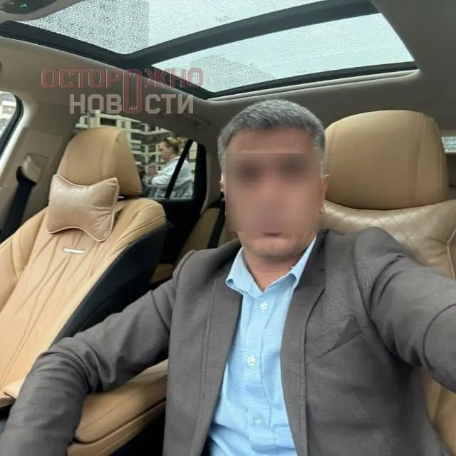 Петроградский райсуд отправил под домашний арест 40‑летнего мужчину, которого обвиняют в нанесении ножевого ранения потерпевшему после конфликта в очереди на автозаправке; следствие просило заключение под стражу.