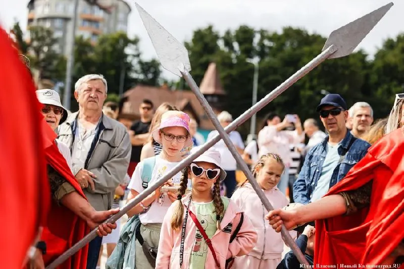 В Пионерском 10–12 июля прошли празднования Дня города и Дня рыбака: костюмированное шествие, встреча Нептуна, выступления артистов и бесплатная балтийская уха. Программа завершится спортивными состязаниями на пляже.
