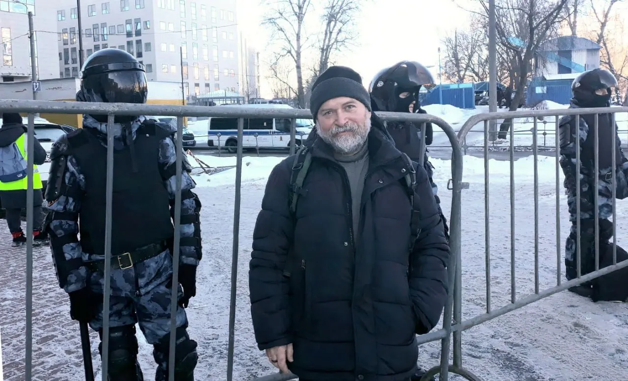 Родственники и группа поддержки заявляют, что с апреля не получают от Трофимова писем, ему отказывают в свиданиях и допуске адвокатов; они направляют обращения в надзорные органы с требованием проверки ИК‑9 в Карелии.
