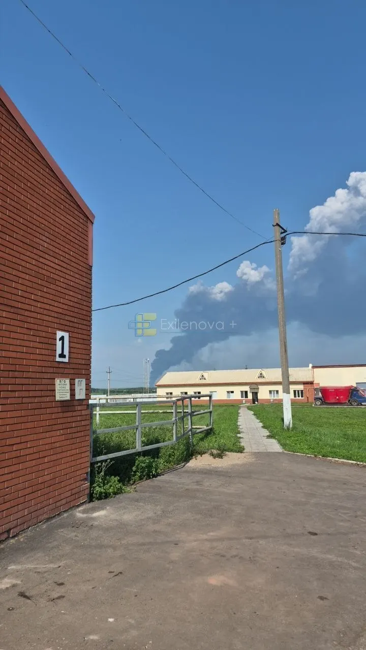 За ночь зафиксированы удары беспилотников в ряде регионов: в пригороде Воронежа пожар и гибель ребёнка, разрушения и пожары в Татарстане, Ульяновской и Башкортостане, жертвы в Крыму и Белгородской области.